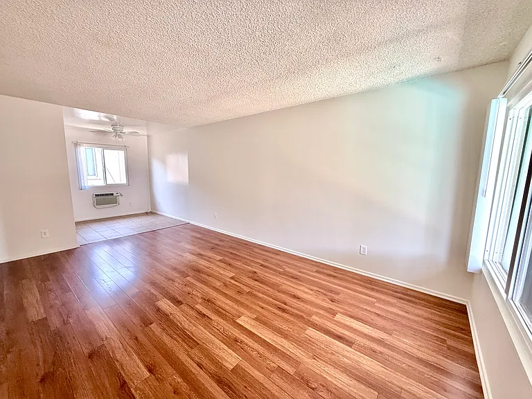 8750 Woodman Ave #21 — Photo 2
