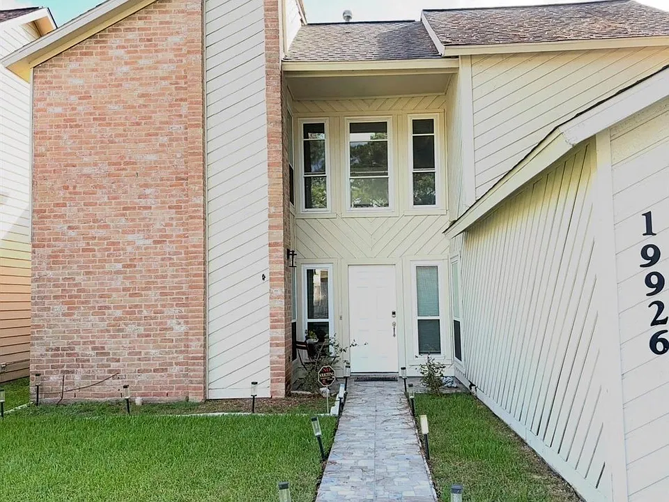19926 18th Fairway Dr