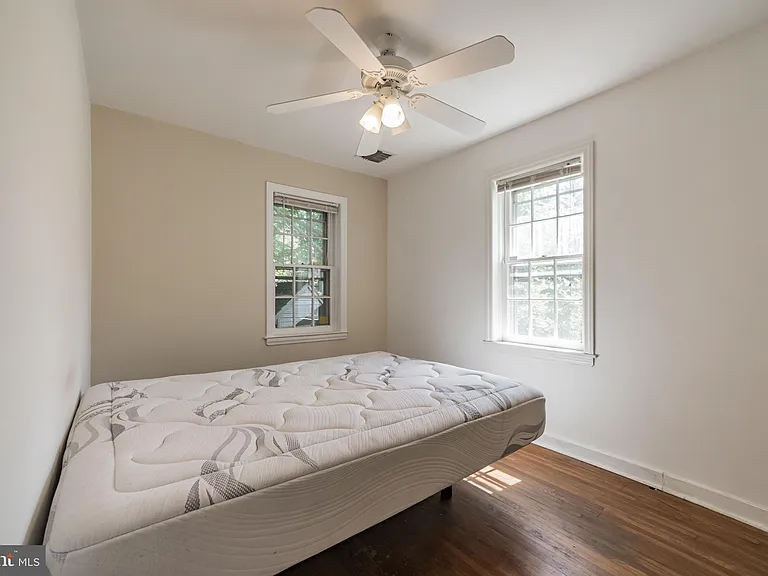 800 E Cathedral Rd #2 — Photo 15