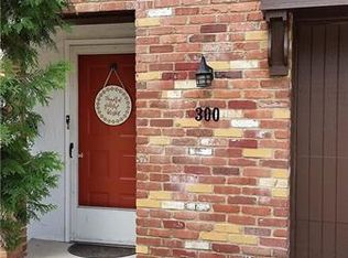 300 Woodbridge Dr, Pittsburgh, PA 15237