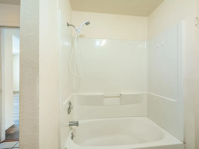 2410 W 13th St — Photo 12