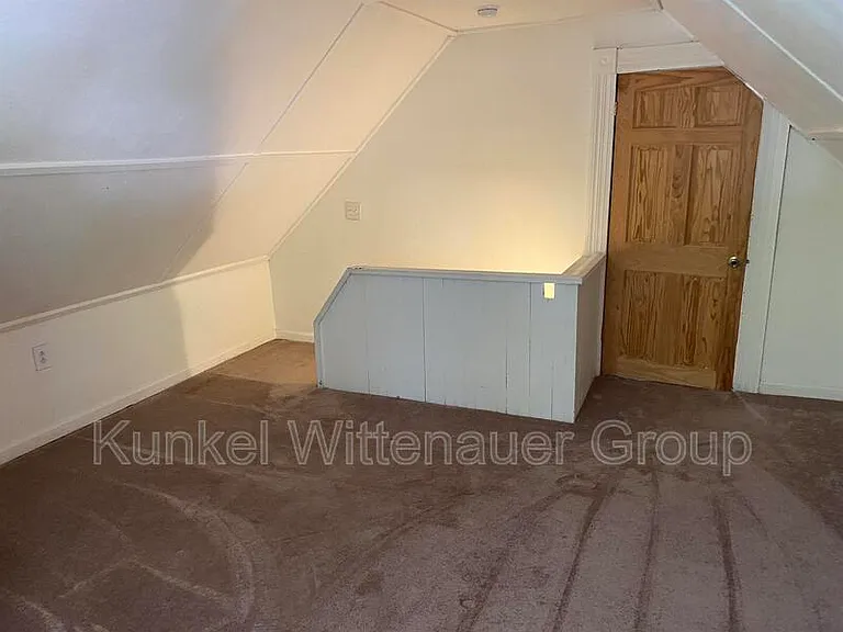 821 Edward St — Photo 12