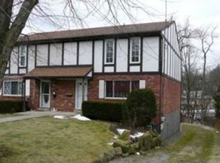 967 1/2 Willow Dr, Pittsburgh, PA