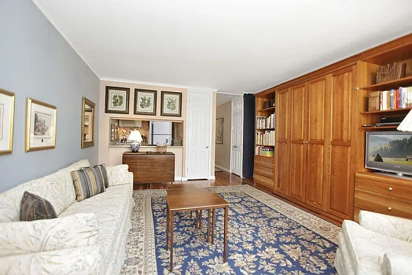 Rented by Project Queens LLC | media 23