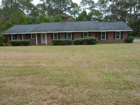 203 Weatherly Dr SE, Baxley, GA 31513