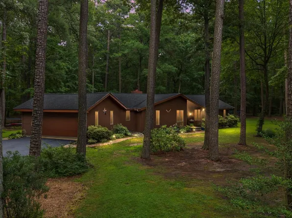 121 Eareckson Ln, Stevensville, MD 21666