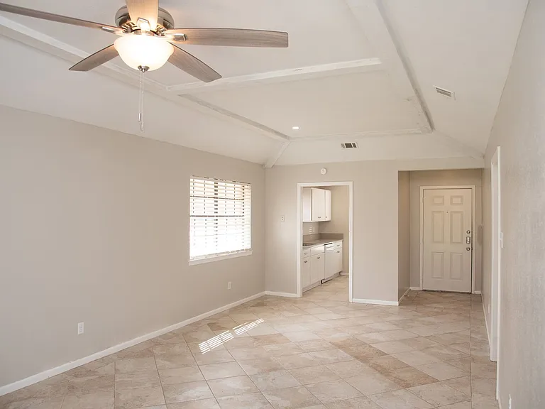 817 San Saba Dr — Photo 13