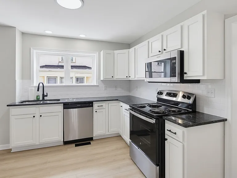 837 Virginia Ave — Photo 5