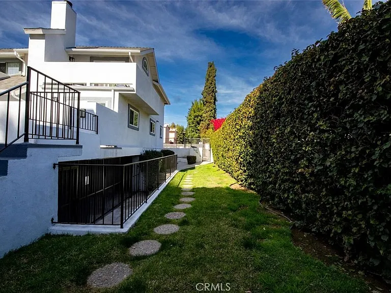 7310 Balboa Blvd #F — Photo 53