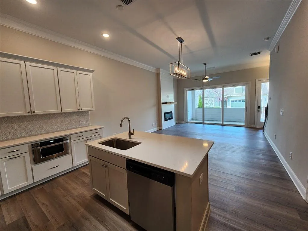 3 bed, 2.5 bath, 1849 sqft, $2,800 — Photo 3