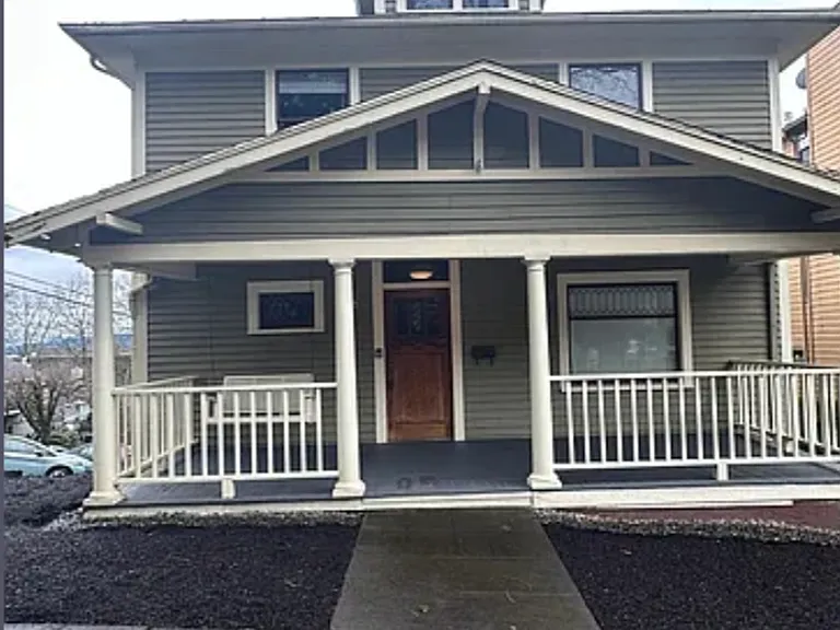 5004 SW View Point Ter — Photo 1
