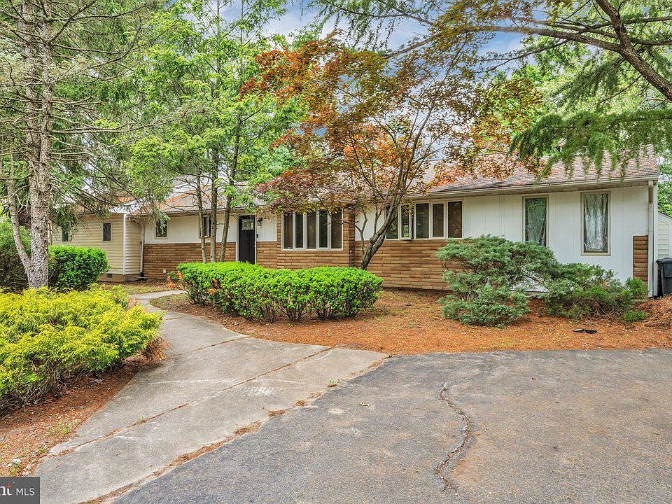 1st image of 3 Southgate Dr