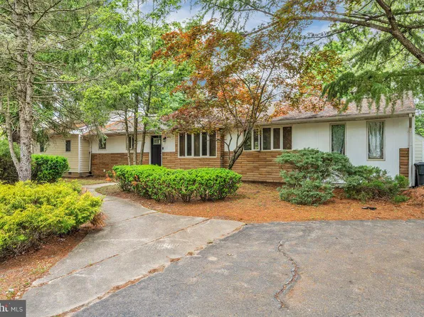 3 Southgate Dr, Voorhees, NJ 08043