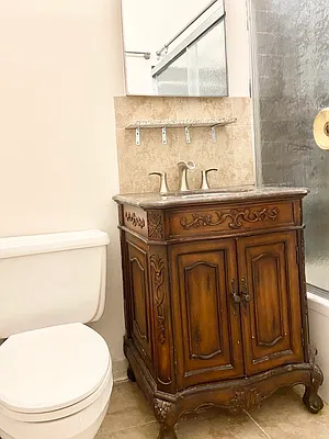 Rented by E Realty International Corp | media 5