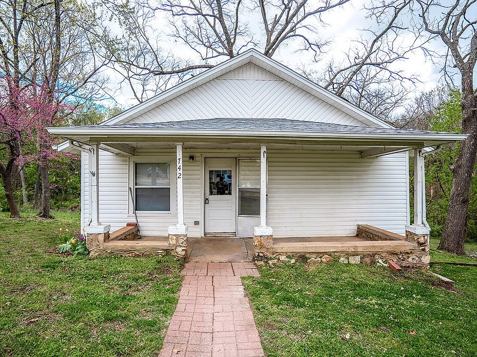1st image of 742 Olive Street