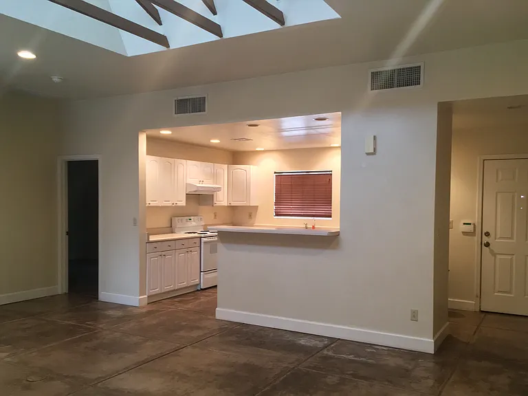 1434 E Elm St #2 — Photo 7