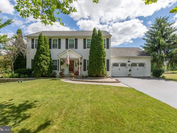 2213 Claymont Dr, Quakertown, PA 18951