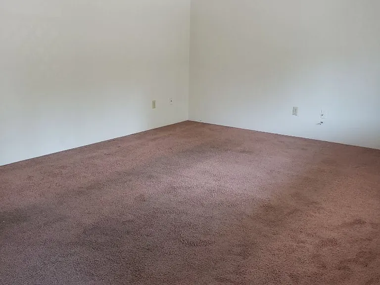 330 Independence Cir — Photo 2