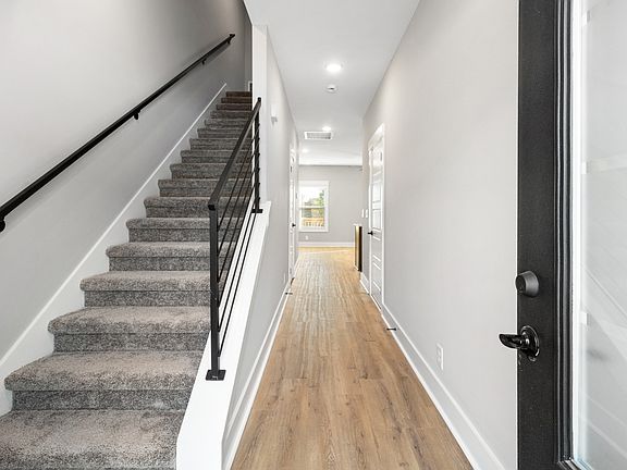 5th image of 205 Jonathan Wade Cir