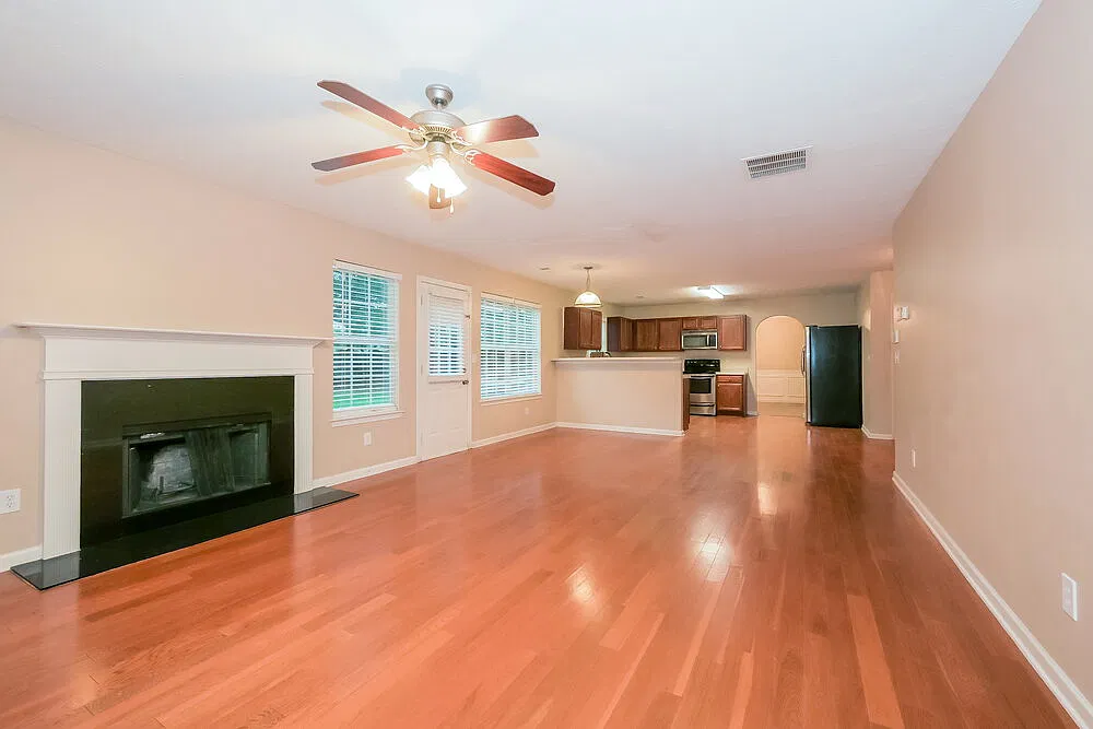 4 bed, 2.5 bath, 2804 sqft, $3,600 — Photo 4