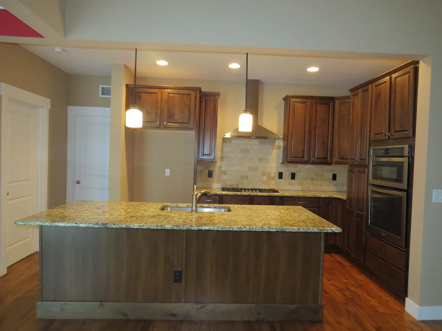 4 bed, 3204 sqft, $4,000 — Photo 3