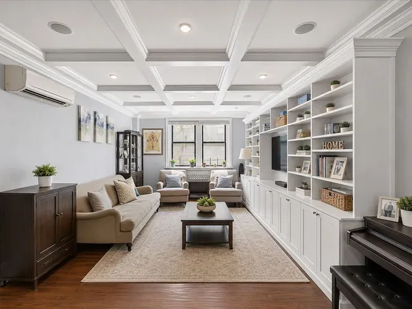 357 W 55th St APT 2H, New York, NY 10019