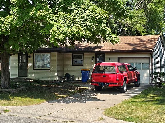 3rd image of 610 E Academy St