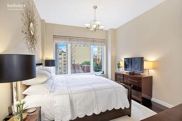 Sold by Sotheby's International Realty | media 18