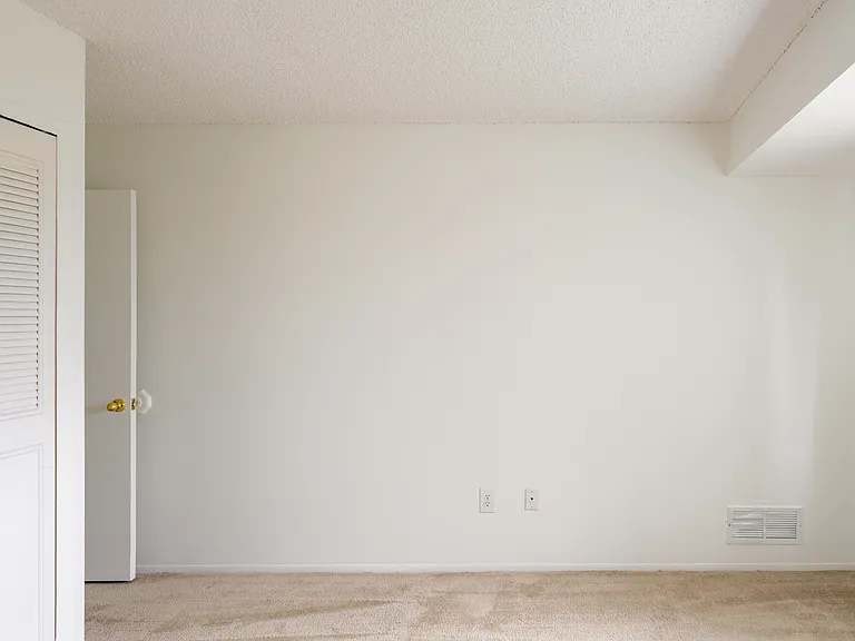 Riverside Village Apartments — Photo 33
