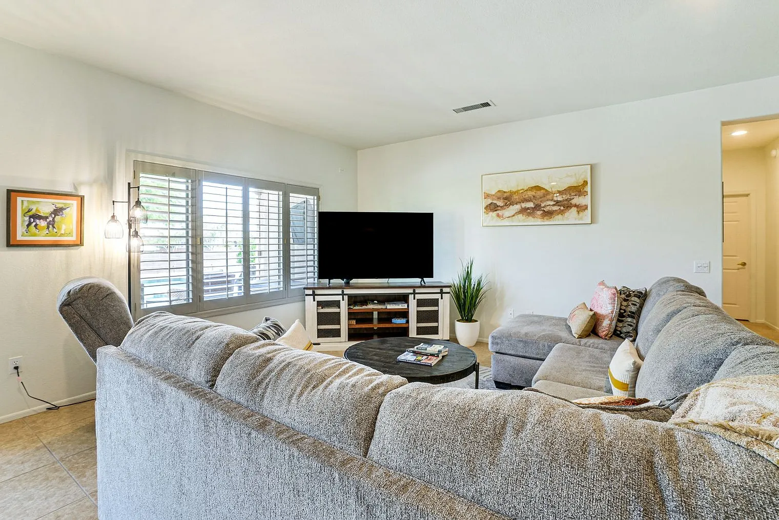 2 bed, 2.0 bath, 1625 sqft, $4,840 — Photo 2