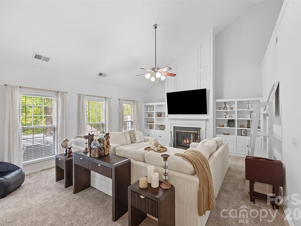 1st image of 14569 Greenpoint Ln