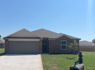 504 Buffalo Ave, Gentry, AR 72734