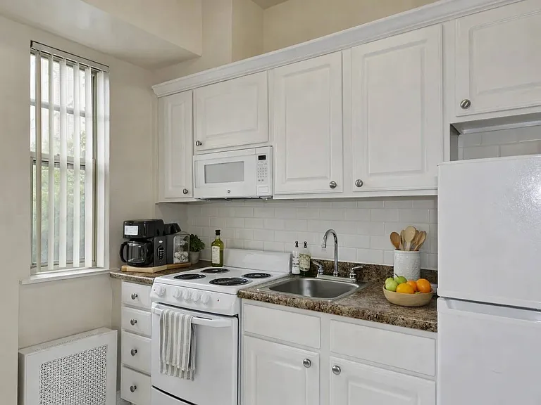 Majestic Apartments — Photo 10