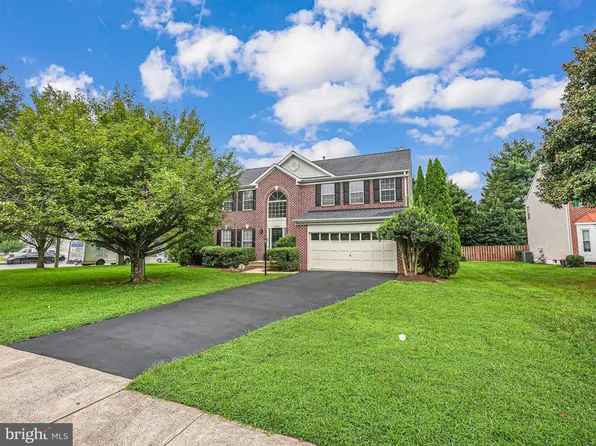 4870 Crestleigh Ct, Dumfries, VA 22025