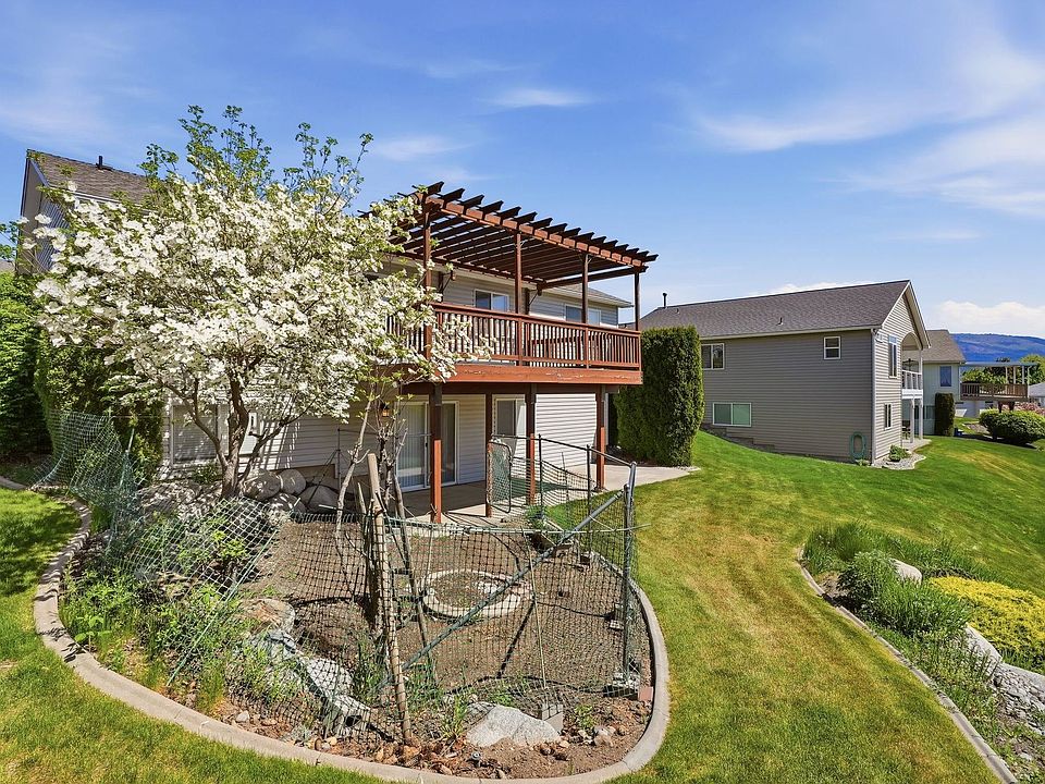 2nd image of 1021 N Tanglewood Ln