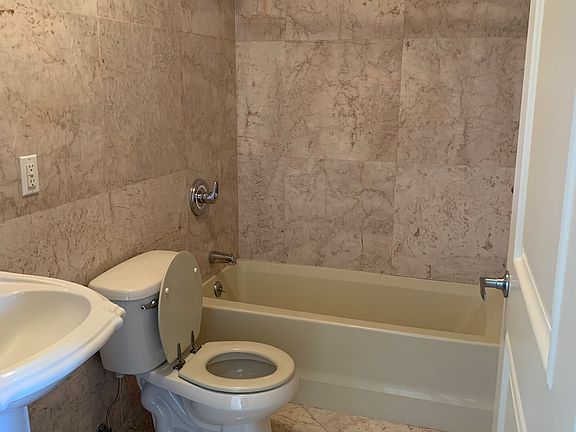 3rd image of 802 Avenue U
