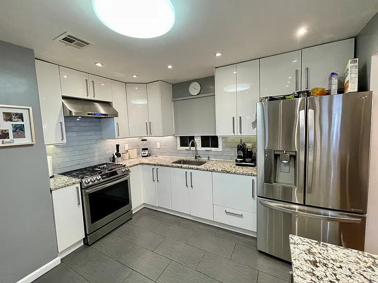 266 Frances St — Photo 3