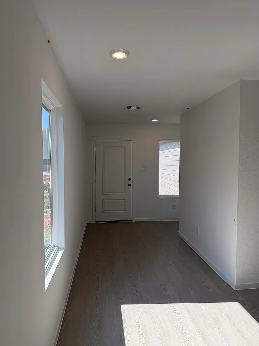 Front entry hall - 662 Maria Elena Way