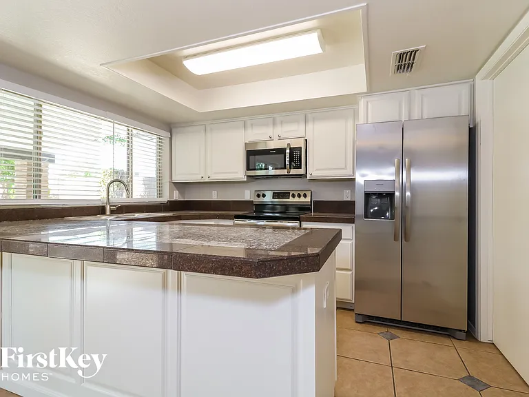 3921 W Pershing Ave — Photo 6