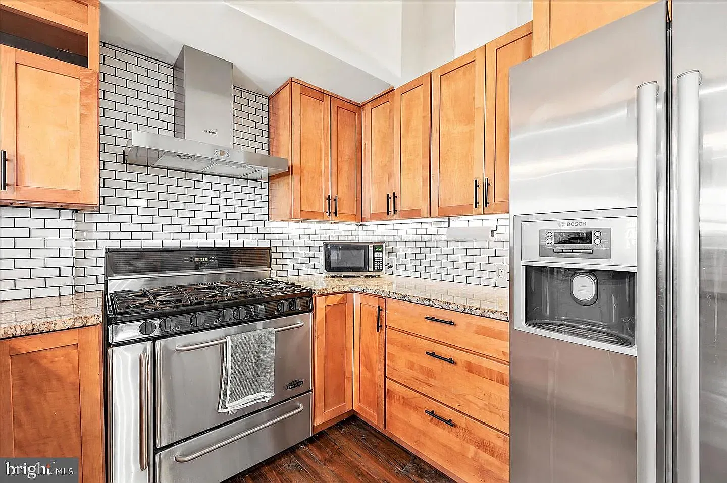 1 bed, 870 sqft, $2,125 — Photo 3