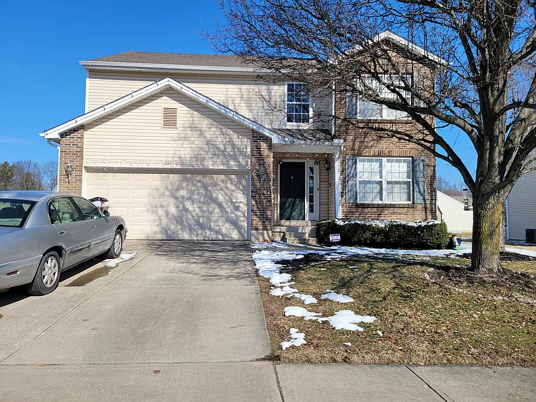 335 Thompson Dr — Photo 1