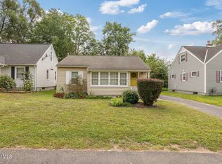 11 Fuller Ter, Colonie, NY 12205