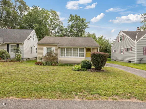 11 Fuller Terrace, Colonie, NY 12205