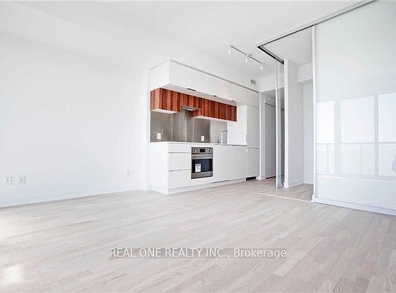 5th image of 185 Roehampton Ave #2006