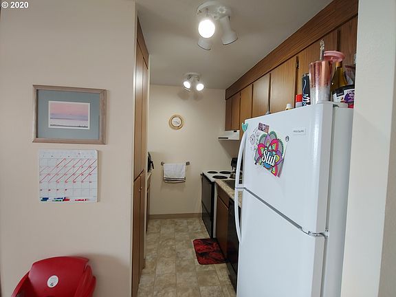 5th image of 1000 SE Bay Blvd #J-7