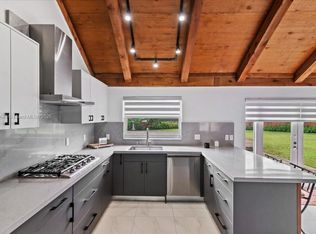 8920 Crescent Dr, Miramar, FL 33025