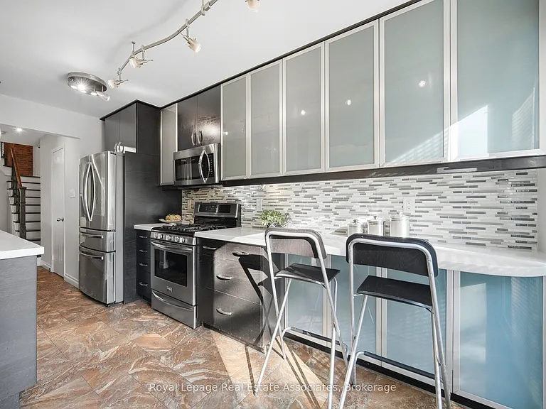 1308 Valerie Cres — Photo 10
