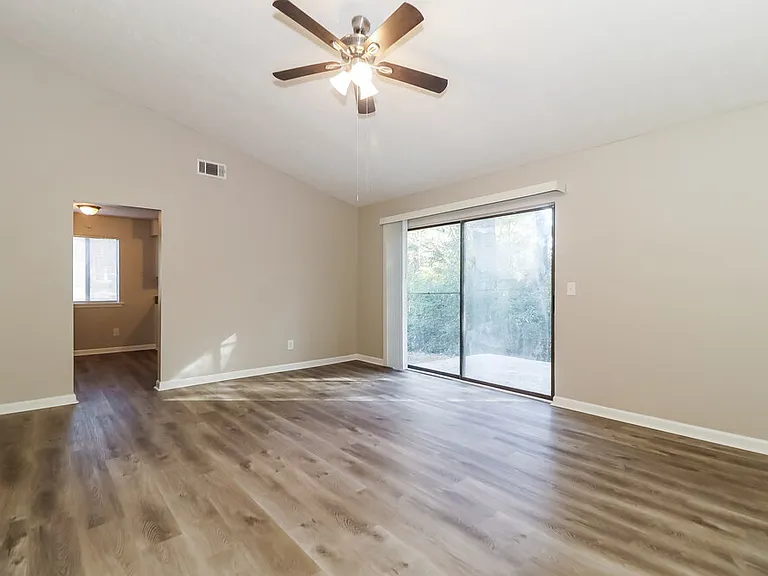 5427 Covent Way — Photo 5