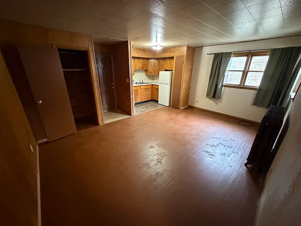 501 W Adams St #4
