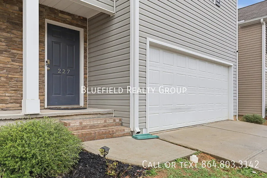 Spacious 4-Bedroom, 3.5-Bath Home with Finished Walkout Basement & Wet Bar $2,400/mo rent — Photo 2